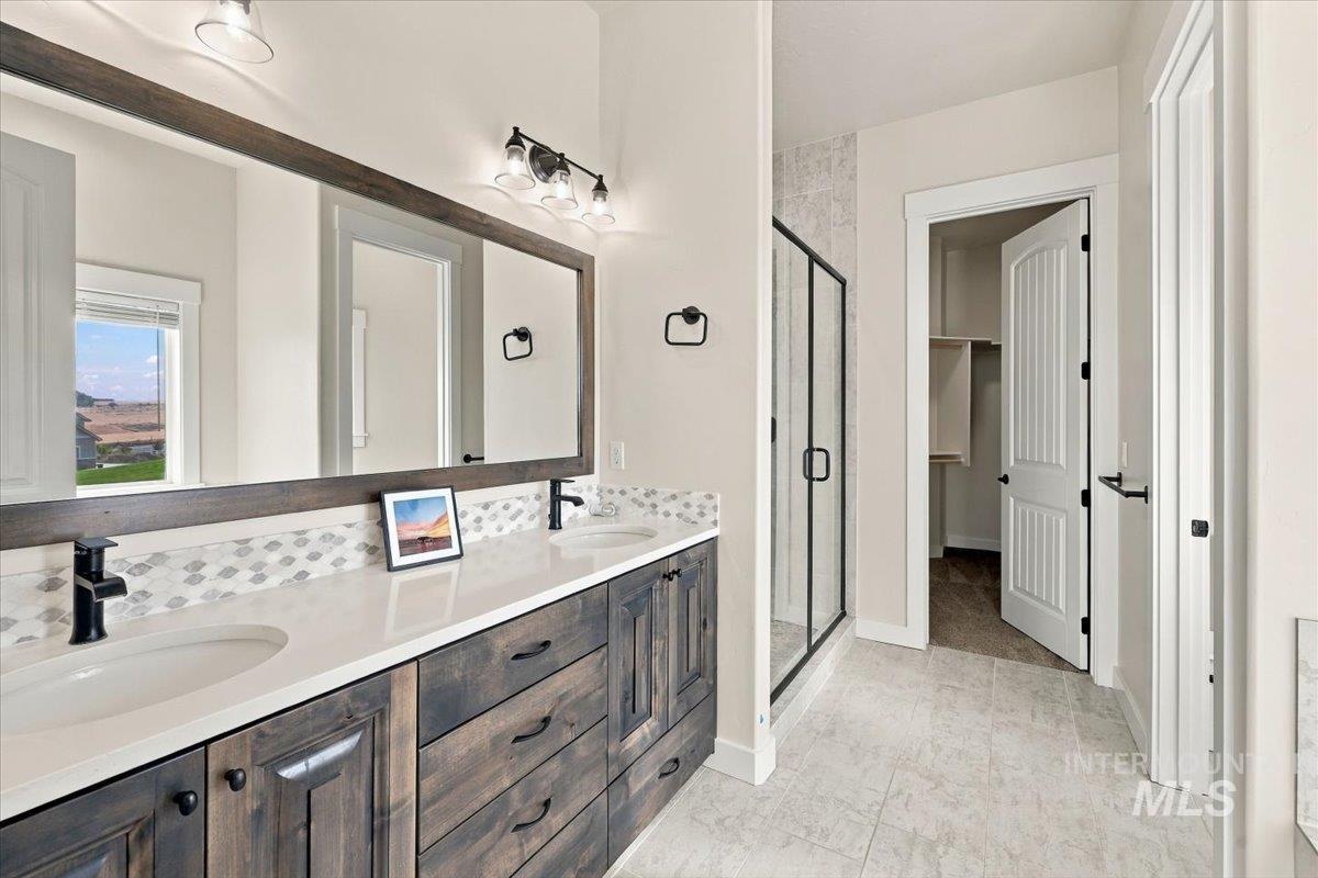 17301 Maple River Court, Caldwell, Idaho 83607, 5 Bedrooms, 3 Bathrooms, Residential For Sale, Price $1,090,000,MLS 99004258