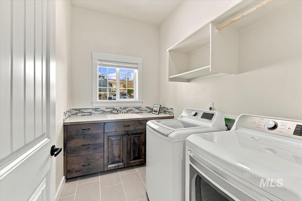 17301 Maple River Court, Caldwell, Idaho 83607, 5 Bedrooms, 3 Bathrooms, Residential For Sale, Price $1,090,000,MLS 99004258