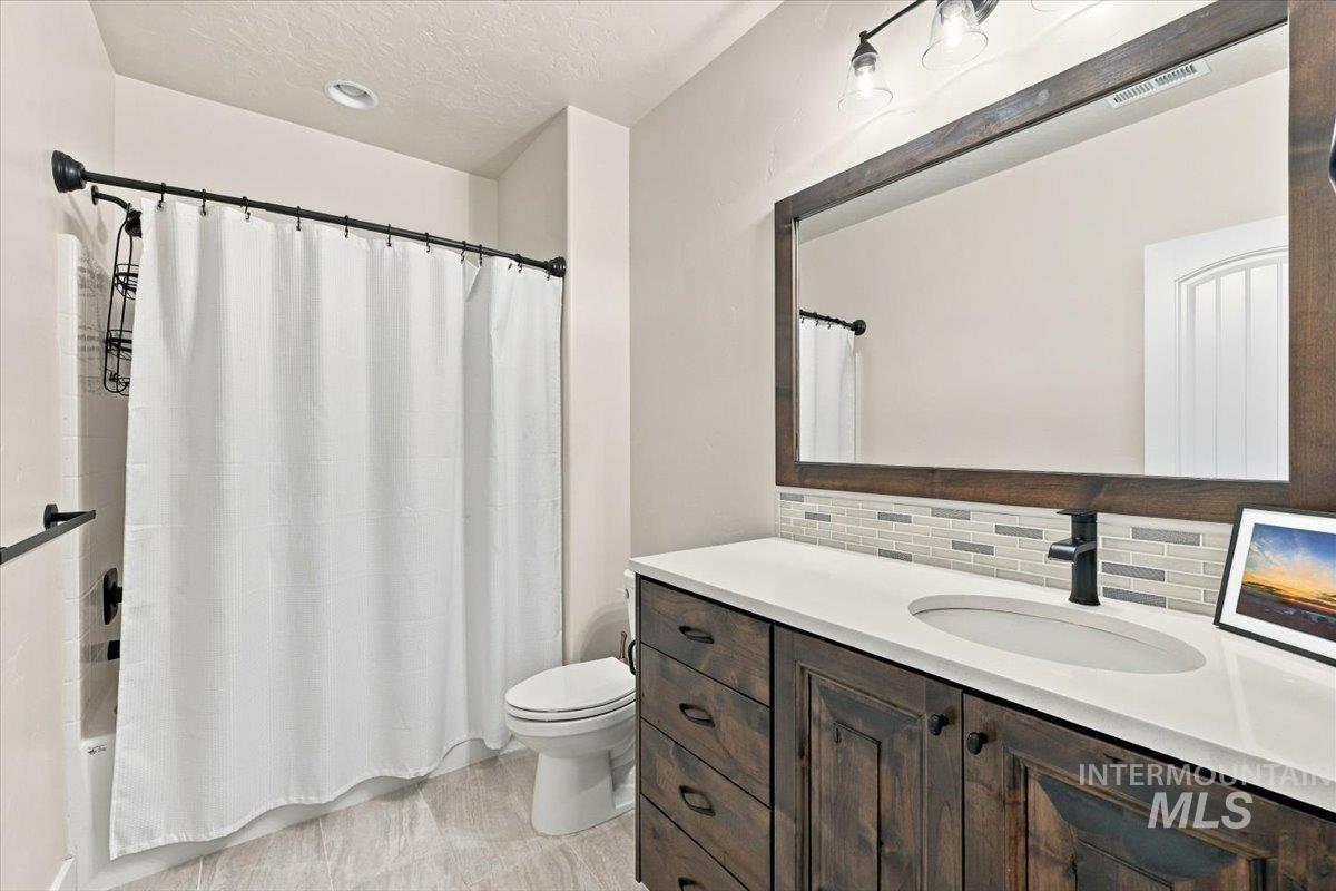 17301 Maple River Court, Caldwell, Idaho 83607, 5 Bedrooms, 3 Bathrooms, Residential For Sale, Price $1,090,000,MLS 99004258