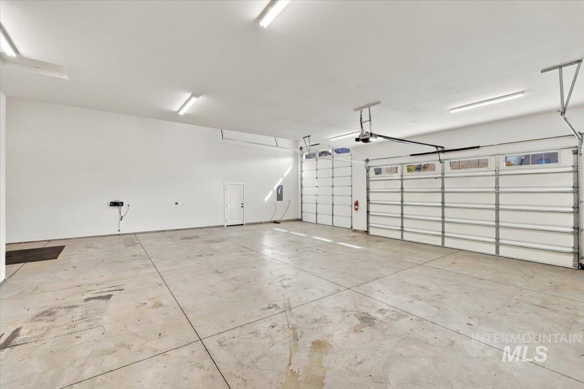 17301 Maple River Court, Caldwell, Idaho 83607, 5 Bedrooms, 3 Bathrooms, Residential For Sale, Price $1,090,000,MLS 99004258