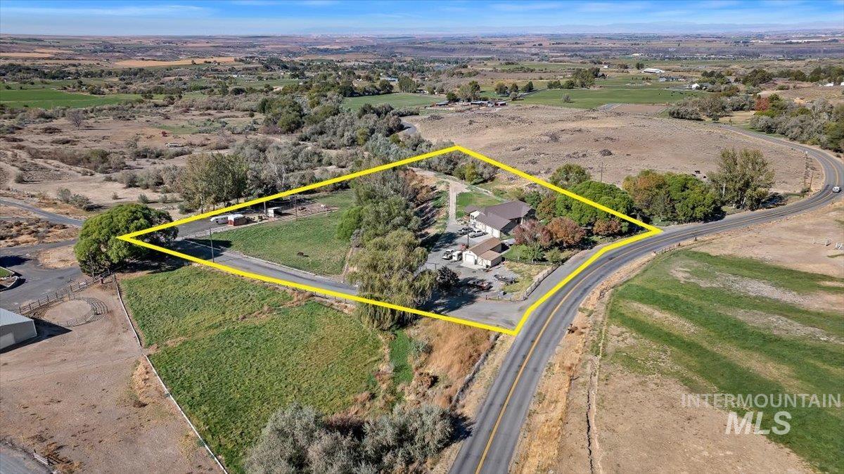 4335 N 1400 E, Buhl, Idaho 83316, 4 Bedrooms, 6 Bathrooms, Residential For Sale, Price $825,000, 99004261