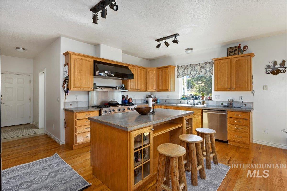 4335 N 1400 E, Buhl, Idaho 83316, 4 Bedrooms, 6 Bathrooms, Residential For Sale, Price $825,000, 99004261