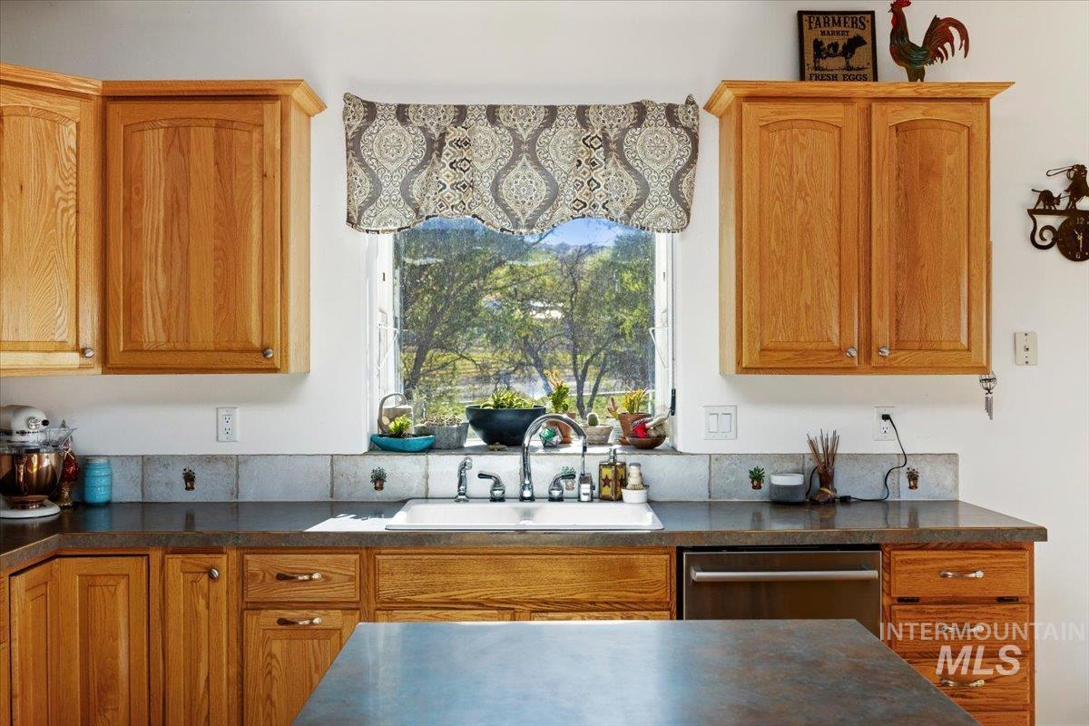 4335 N 1400 E, Buhl, Idaho 83316, 4 Bedrooms, 6 Bathrooms, Residential For Sale, Price $825,000, 99004261