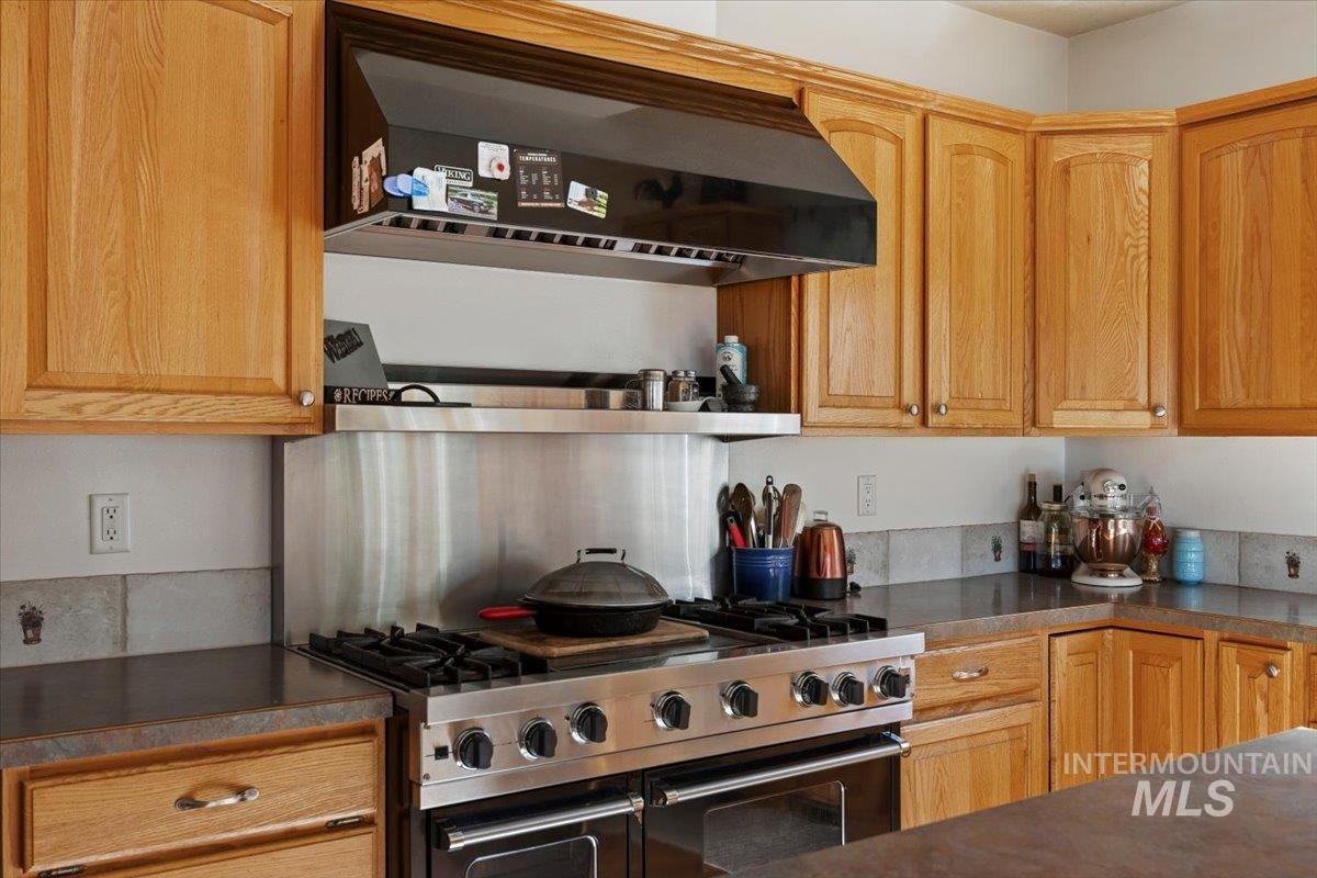 4335 N 1400 E, Buhl, Idaho 83316, 4 Bedrooms, 6 Bathrooms, Residential For Sale, Price $825,000, 99004261