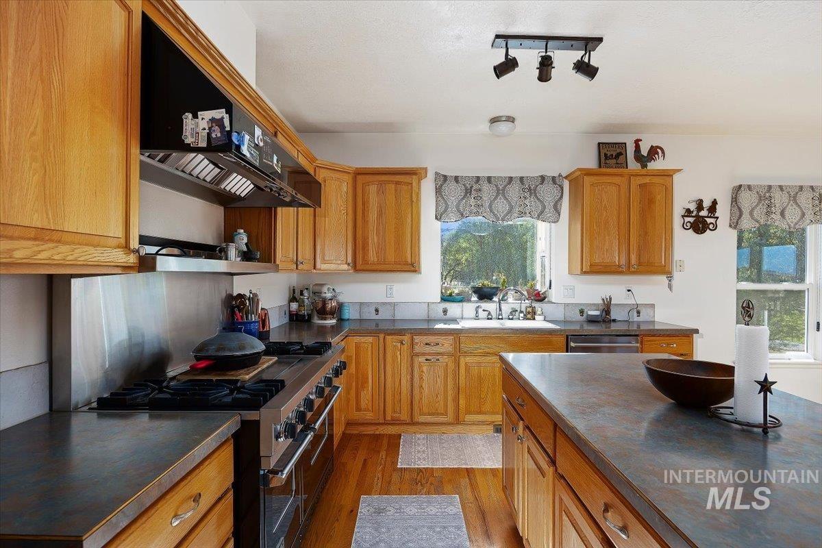 4335 N 1400 E, Buhl, Idaho 83316, 4 Bedrooms, 6 Bathrooms, Residential For Sale, Price $825,000, 99004261