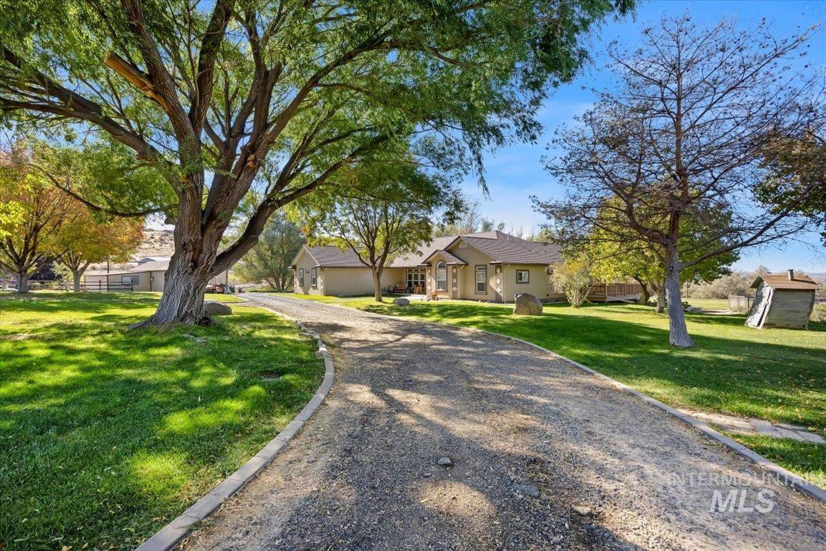4335 N 1400 E, Buhl, Idaho 83316, 4 Bedrooms, 6 Bathrooms, Residential For Sale, Price $825,000, 99004261