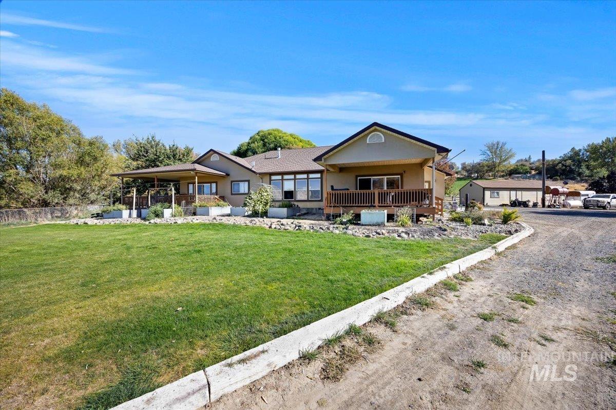 4335 N 1400 E, Buhl, Idaho 83316, 4 Bedrooms, 6 Bathrooms, Residential For Sale, Price $825,000, 99004261