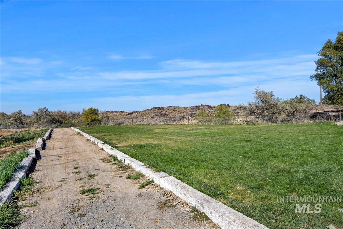 4335 N 1400 E, Buhl, Idaho 83316, 4 Bedrooms, 6 Bathrooms, Residential For Sale, Price $825,000, 99004261
