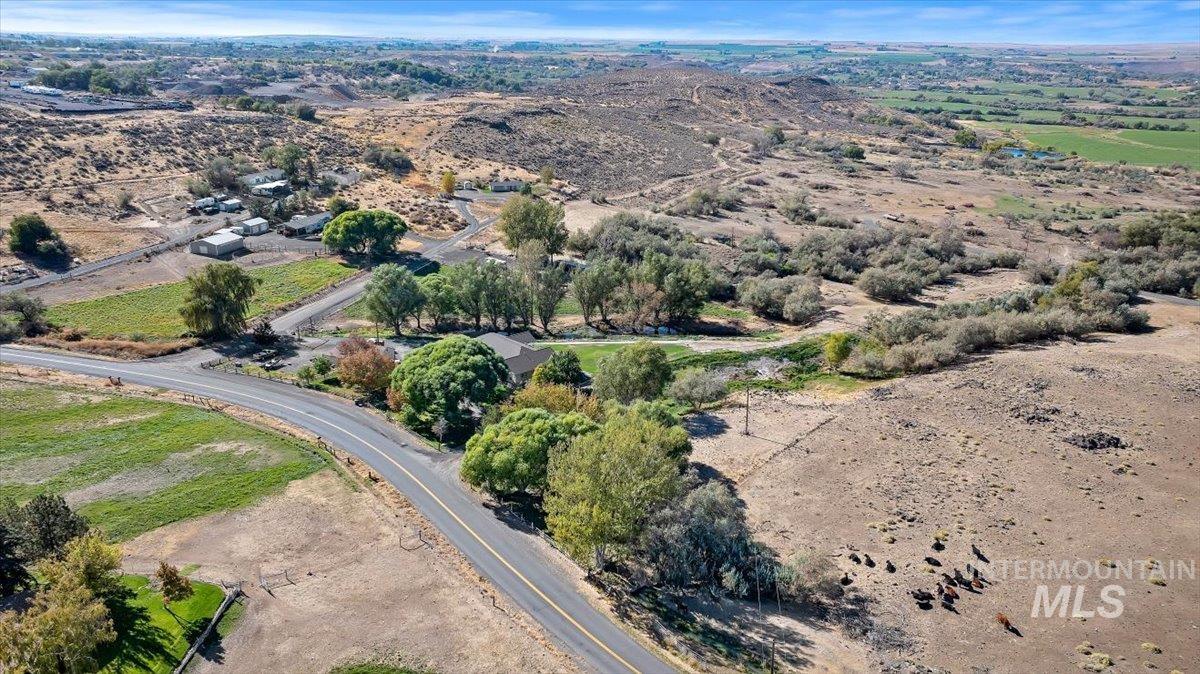 4335 N 1400 E, Buhl, Idaho 83316, 4 Bedrooms, 6 Bathrooms, Residential For Sale, Price $825,000, 99004261