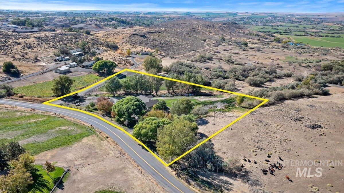 4335 N 1400 E, Buhl, Idaho 83316, 4 Bedrooms, 6 Bathrooms, Residential For Sale, Price $825,000, 99004261