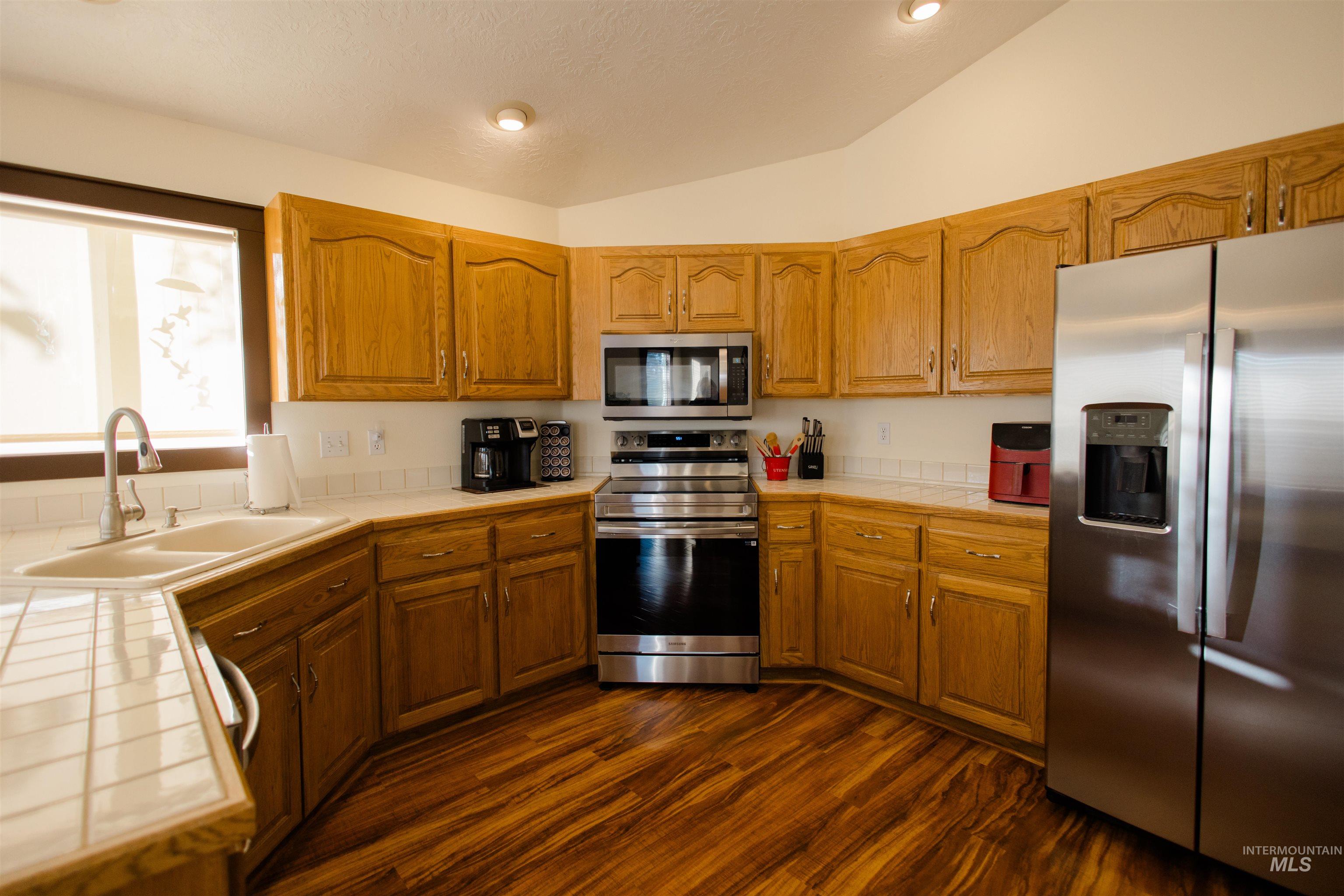 1765 Knight Ct, Mountain Home, Idaho 83647, 3 Bedrooms, 2 Bathrooms, Residential For Sale, Price $378,000, 99004263