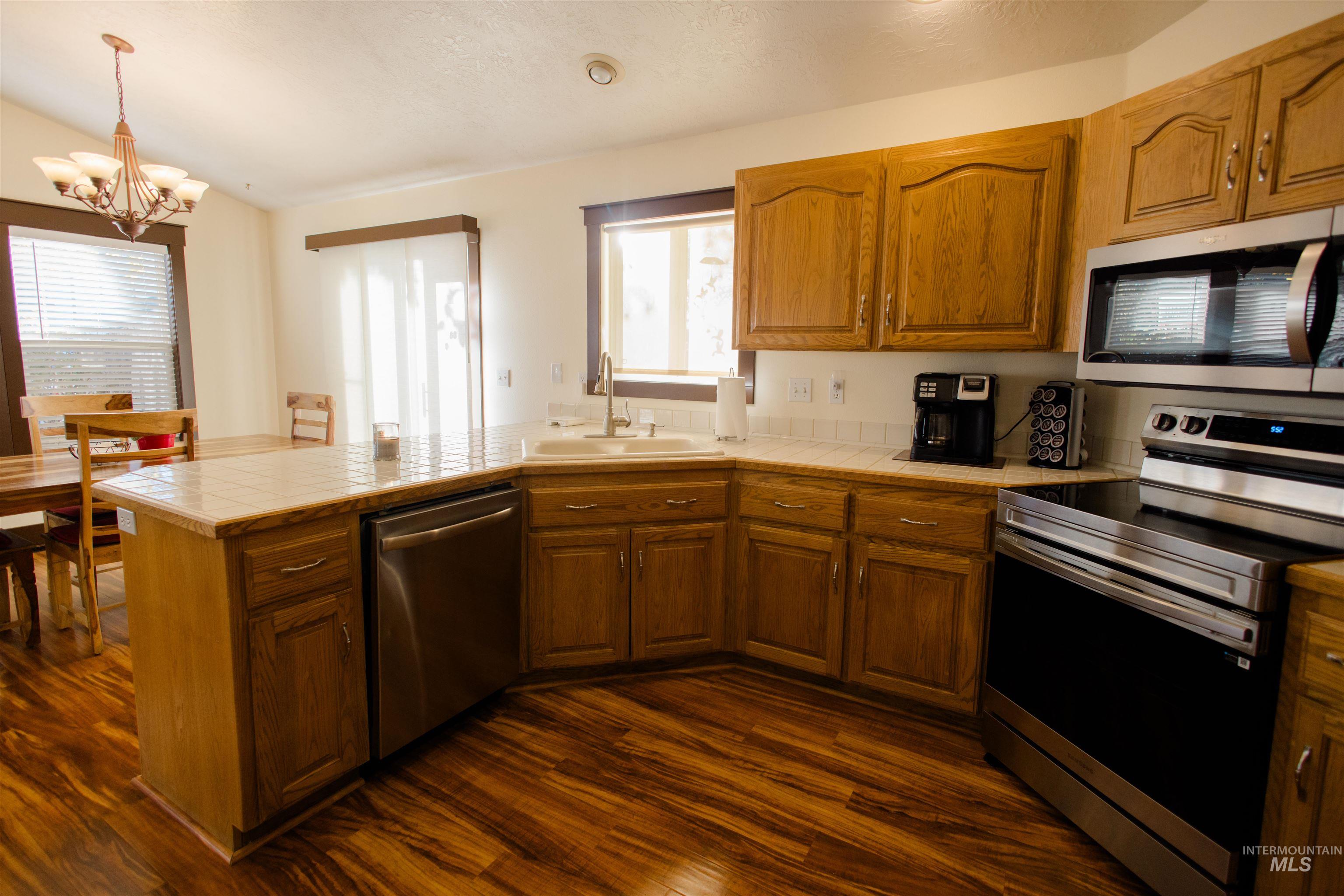 1765 Knight Ct, Mountain Home, Idaho 83647, 3 Bedrooms, 2 Bathrooms, Residential For Sale, Price $378,000, 99004263