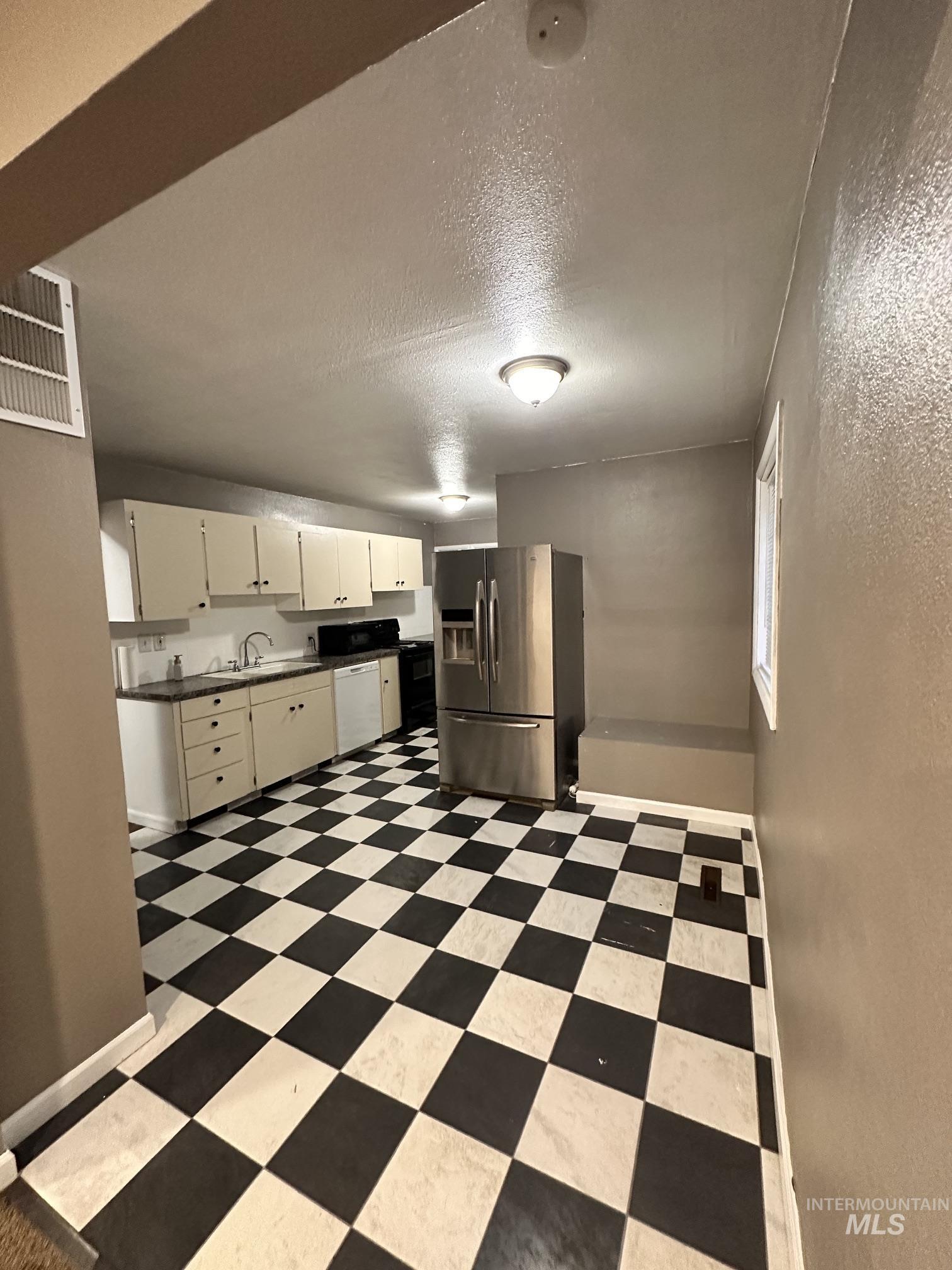 307 8th Avenue, Lewiston, Idaho 83501, 4 Bedrooms, 2 Bathrooms, Residential For Sale, Price $299,000,MLS 99004265
