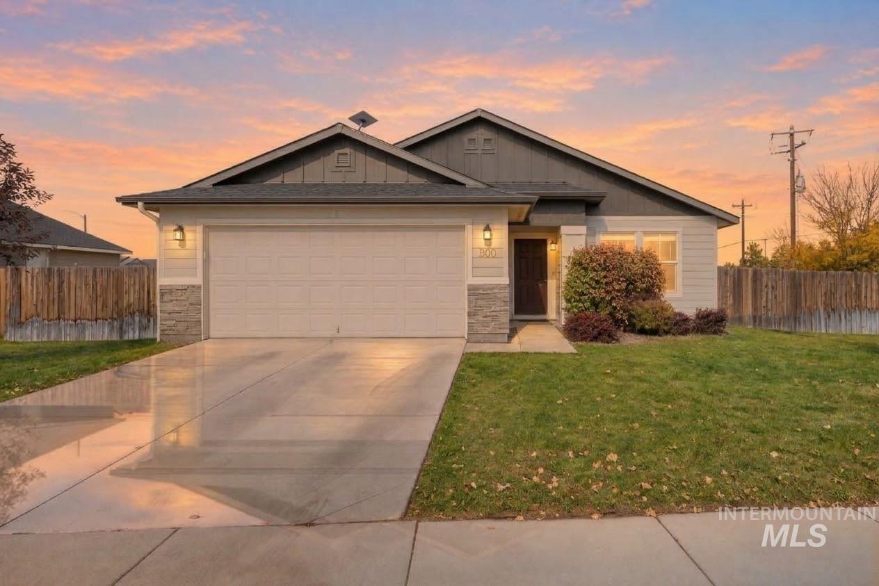 800 SW Lago Dr, Mountain Home, Idaho 83647, 3 Bedrooms, 2 Bathrooms, Residential For Sale, Price $359,900, 99004328