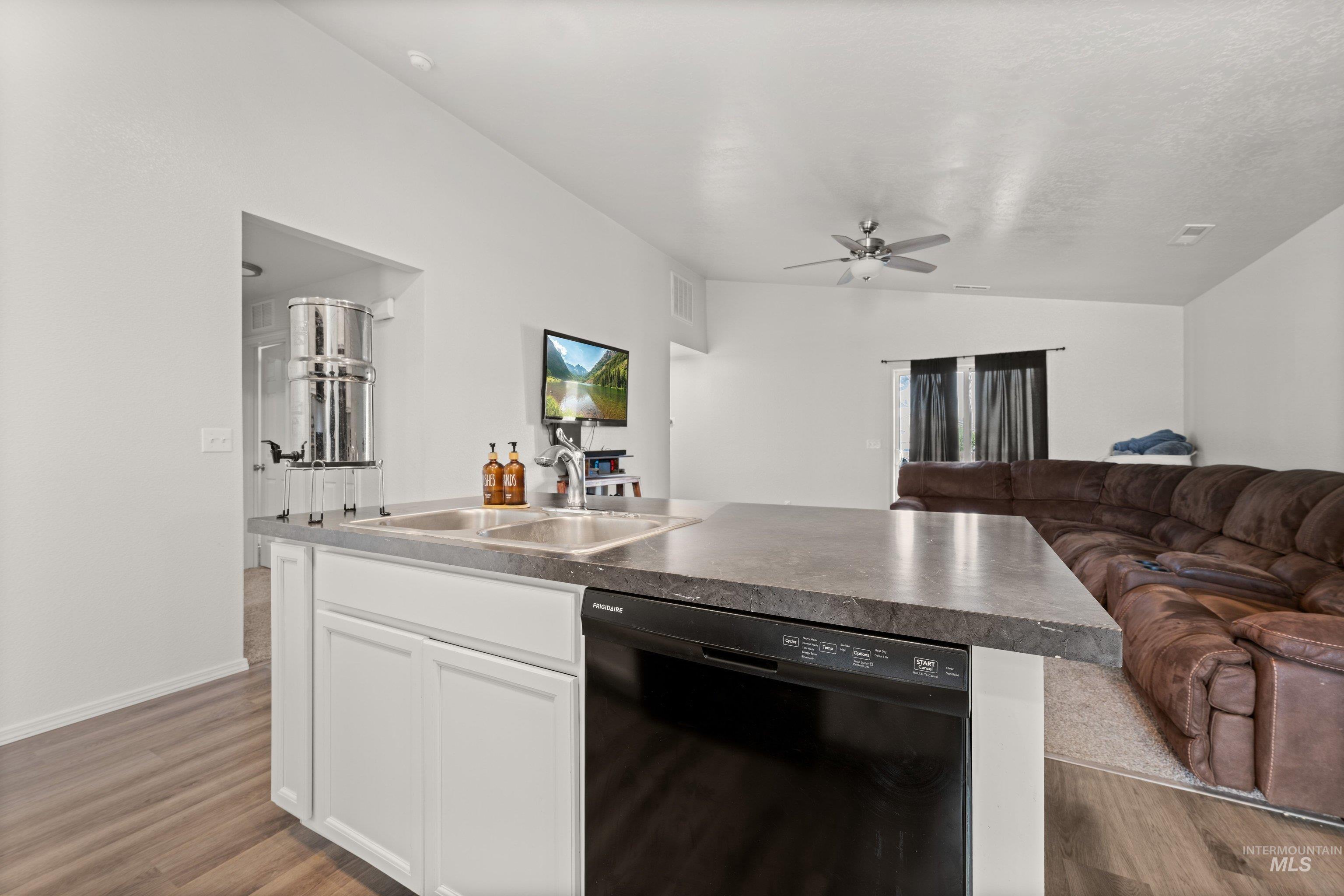 800 SW Lago Dr, Mountain Home, Idaho 83647, 3 Bedrooms, 2 Bathrooms, Residential For Sale, Price $359,900, 99004328