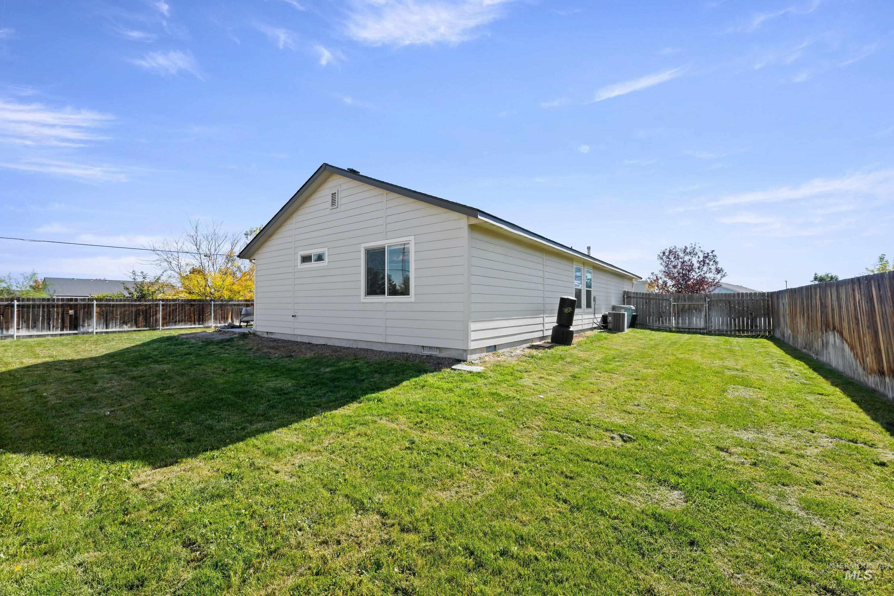 800 SW Lago Dr, Mountain Home, Idaho 83647, 3 Bedrooms, 2 Bathrooms, Residential For Sale, Price $359,900, 99004328