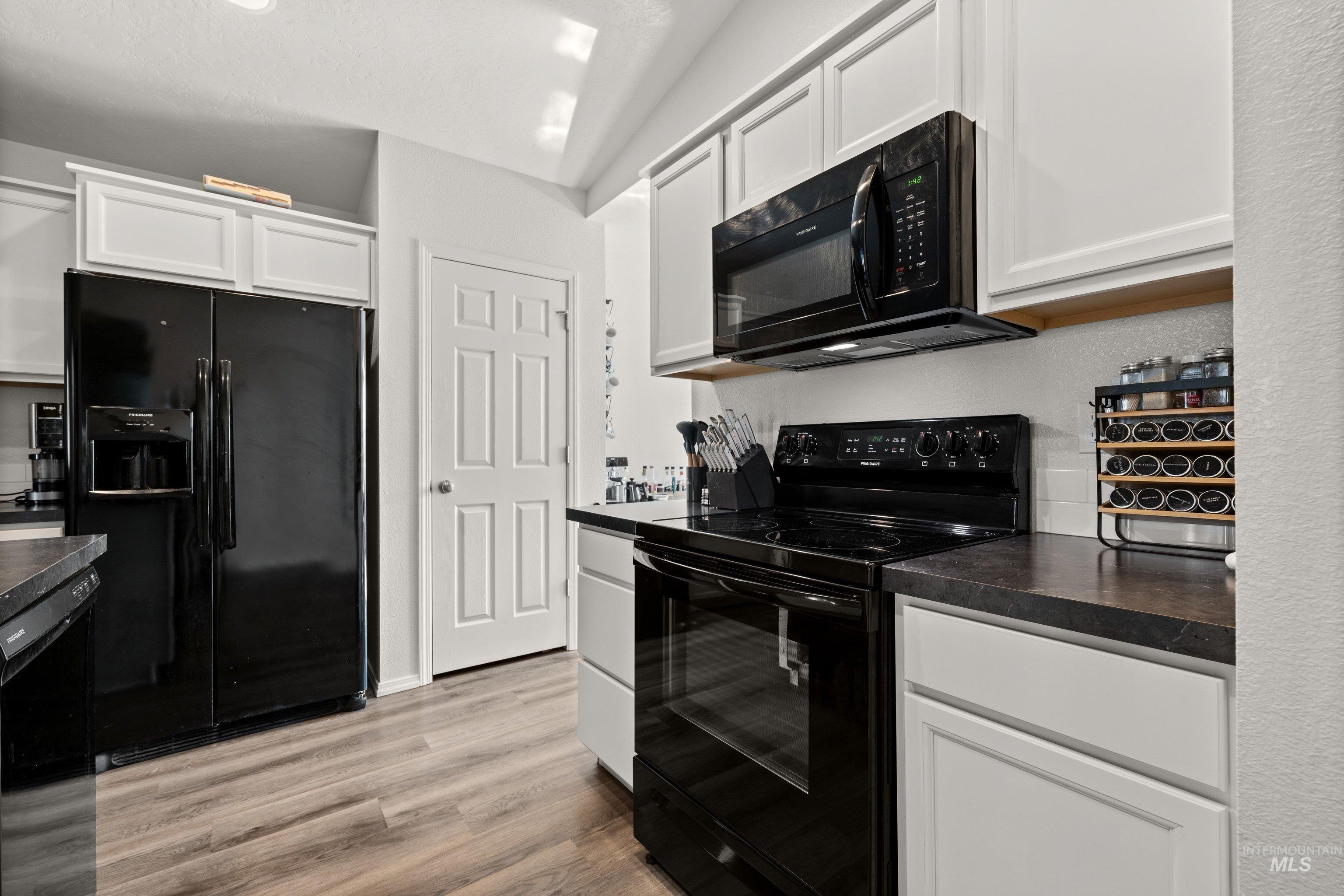 800 SW Lago Dr, Mountain Home, Idaho 83647, 3 Bedrooms, 2 Bathrooms, Residential For Sale, Price $359,900, 99004328