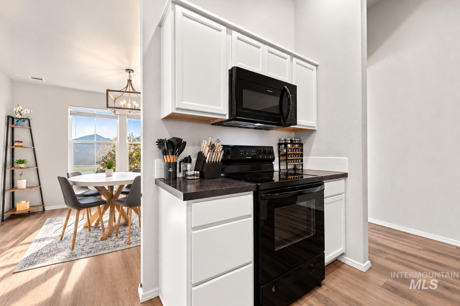 800 SW Lago Dr, Mountain Home, Idaho 83647, 3 Bedrooms, 2 Bathrooms, Residential For Sale, Price $359,900, 99004328