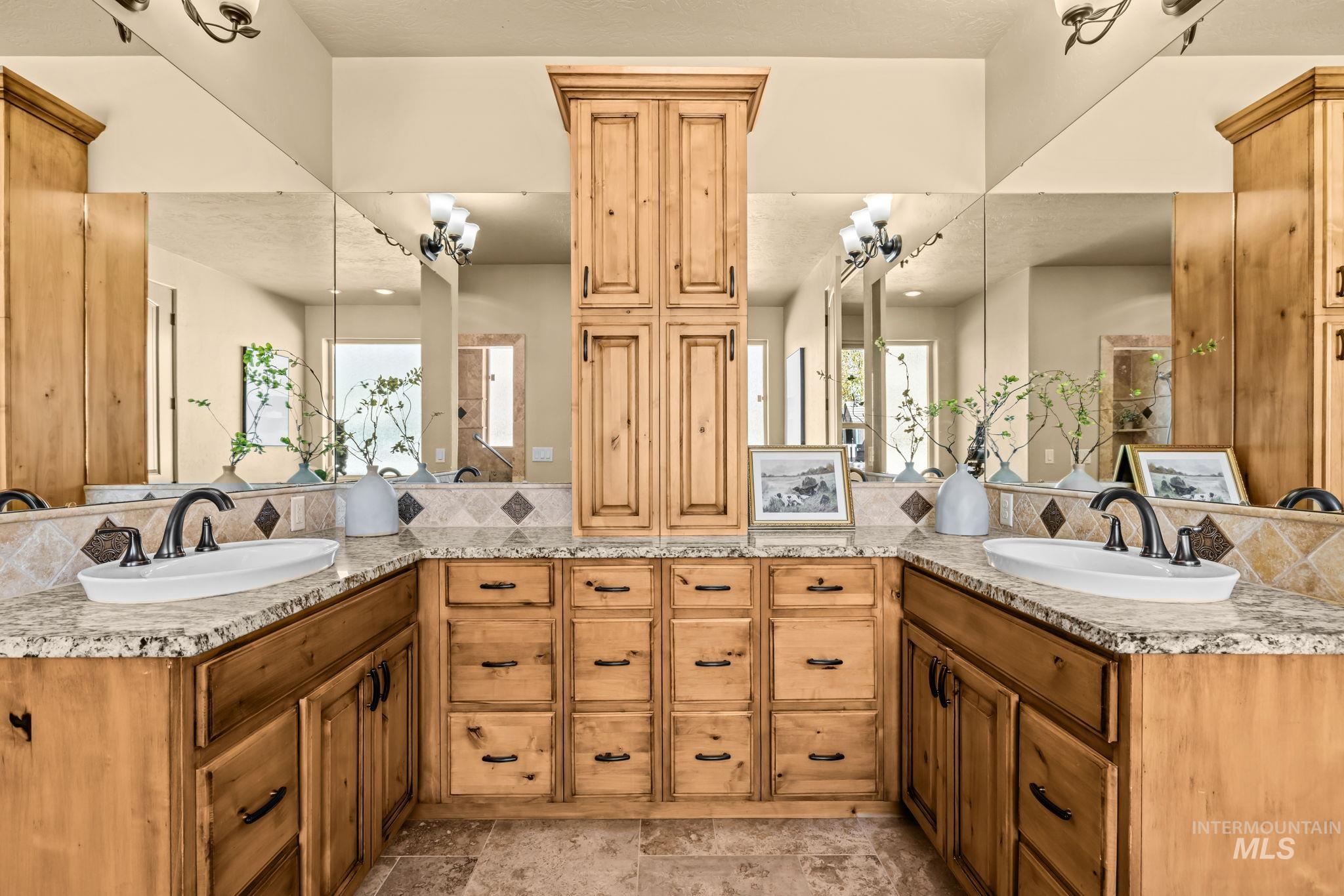 825 E Rubicon Dr, Boise, Idaho 83716, 5 Bedrooms, 3.5 Bathrooms, Residential For Sale, Price $959,900,MLS 99004333