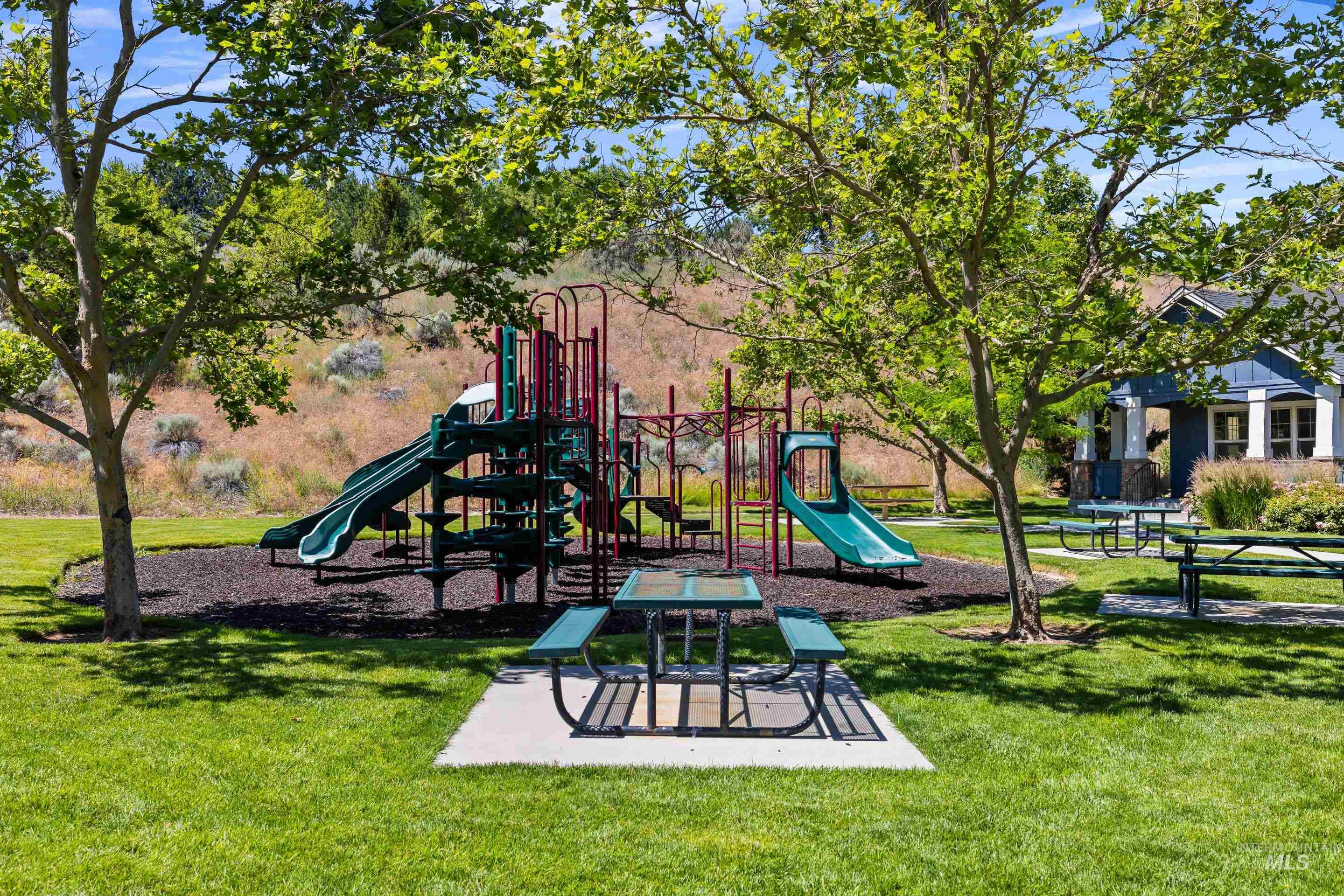 825 E Rubicon Dr, Boise, Idaho 83716, 5 Bedrooms, 3.5 Bathrooms, Residential For Sale, Price $959,900,MLS 99004333