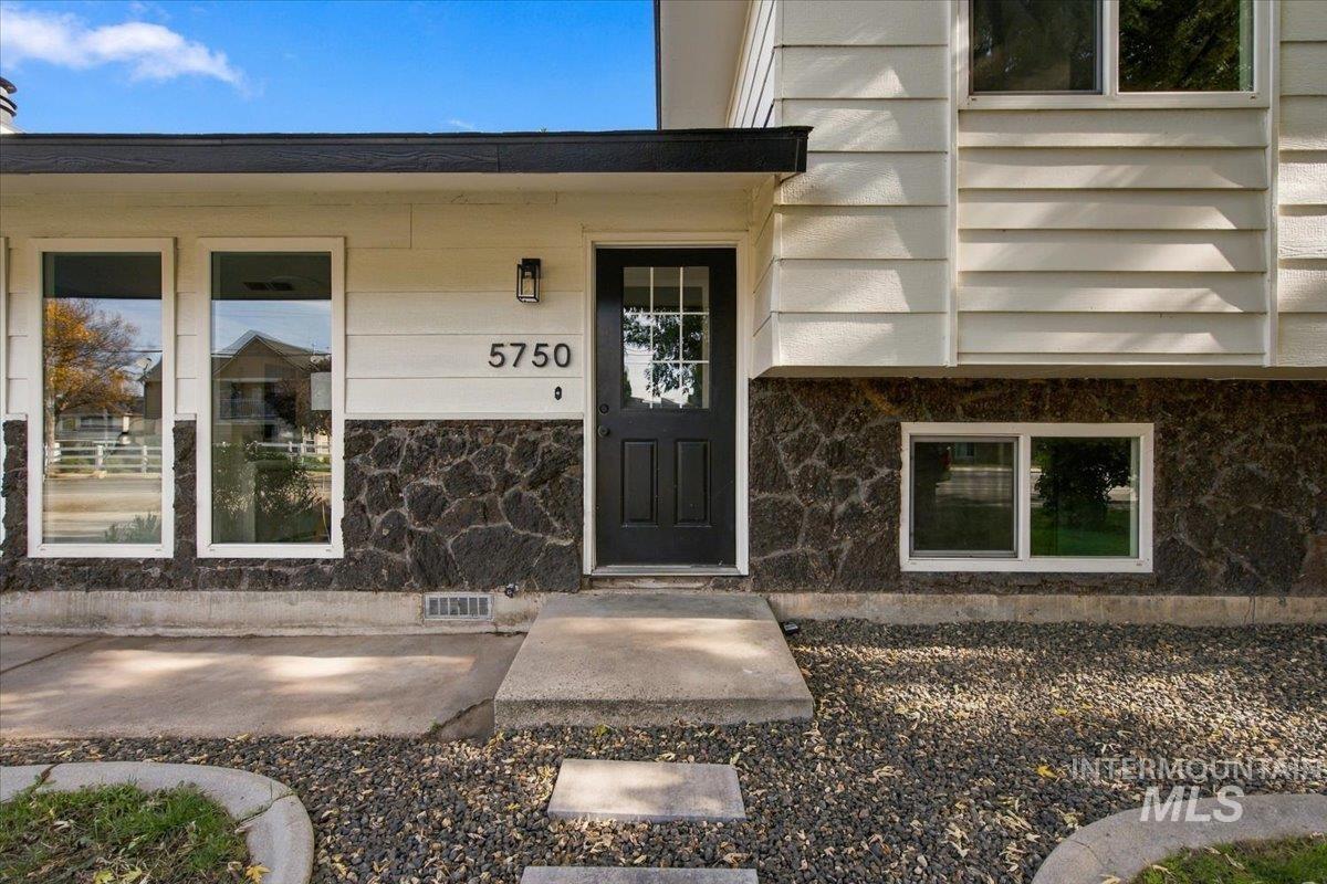 5750 N Garrett St, Garden City, Idaho 83714, 4 Bedrooms, 2 Bathrooms, Residential For Sale, Price $449,900,MLS 99004336