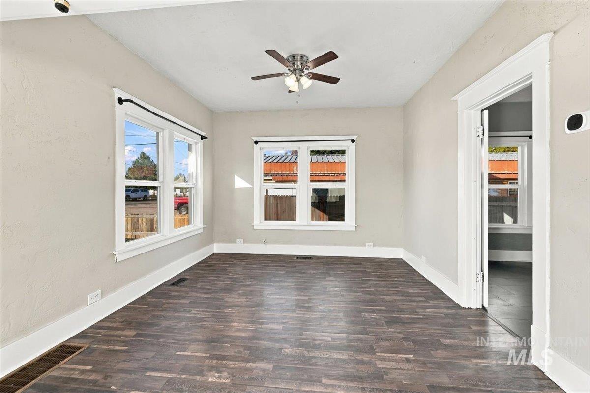 144 W 4th St, Kuna, Idaho 83634, 2 Bedrooms, 1 Bathroom, Residential For Sale, Price $309,900, 99004338