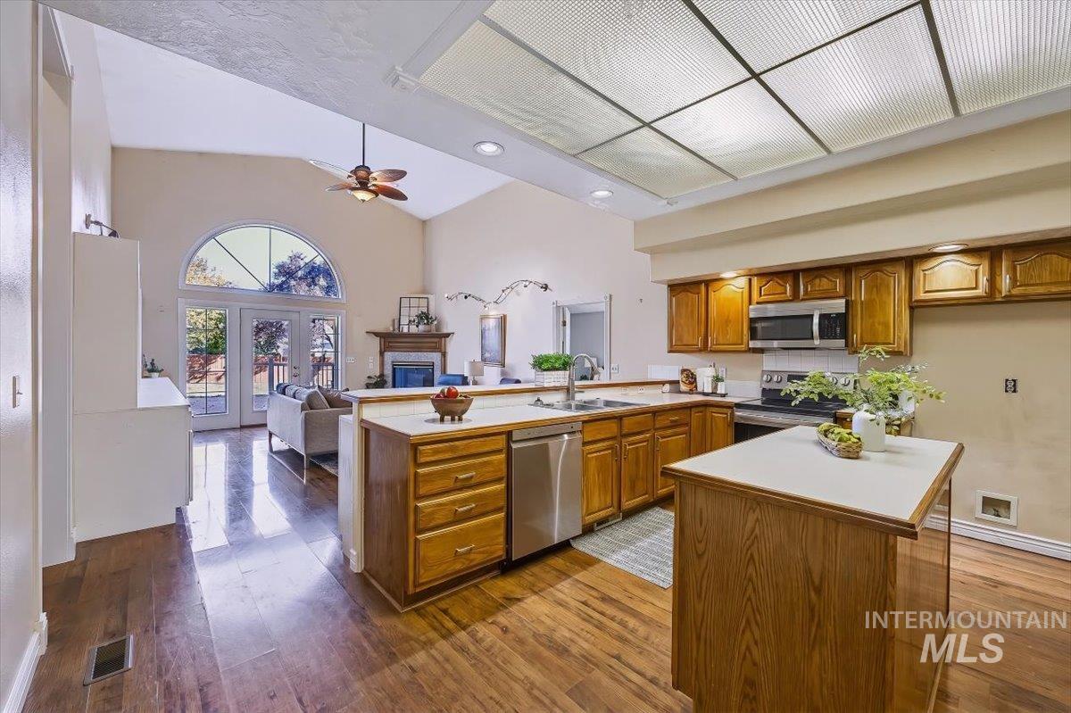 4154 E Driftwood Dr, Meridian, Idaho 83642, 3 Bedrooms, 2 Bathrooms, Residential For Sale, Price $538,000,MLS 99004341