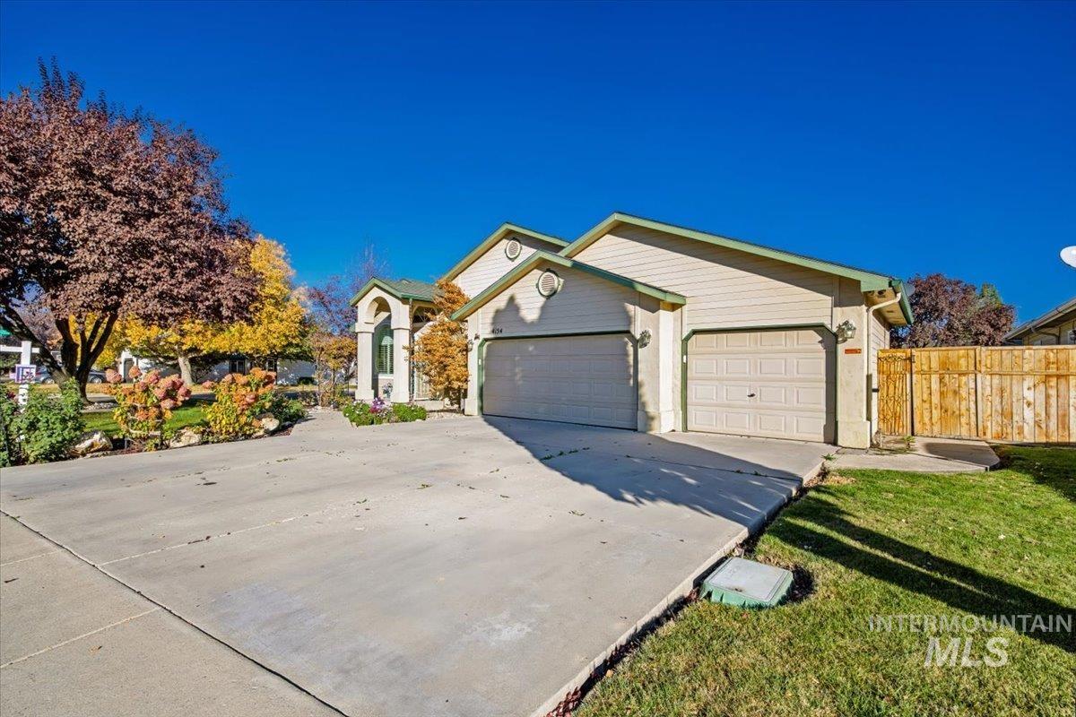 4154 E Driftwood Dr, Meridian, Idaho 83642, 3 Bedrooms, 2 Bathrooms, Residential For Sale, Price $538,000,MLS 99004341