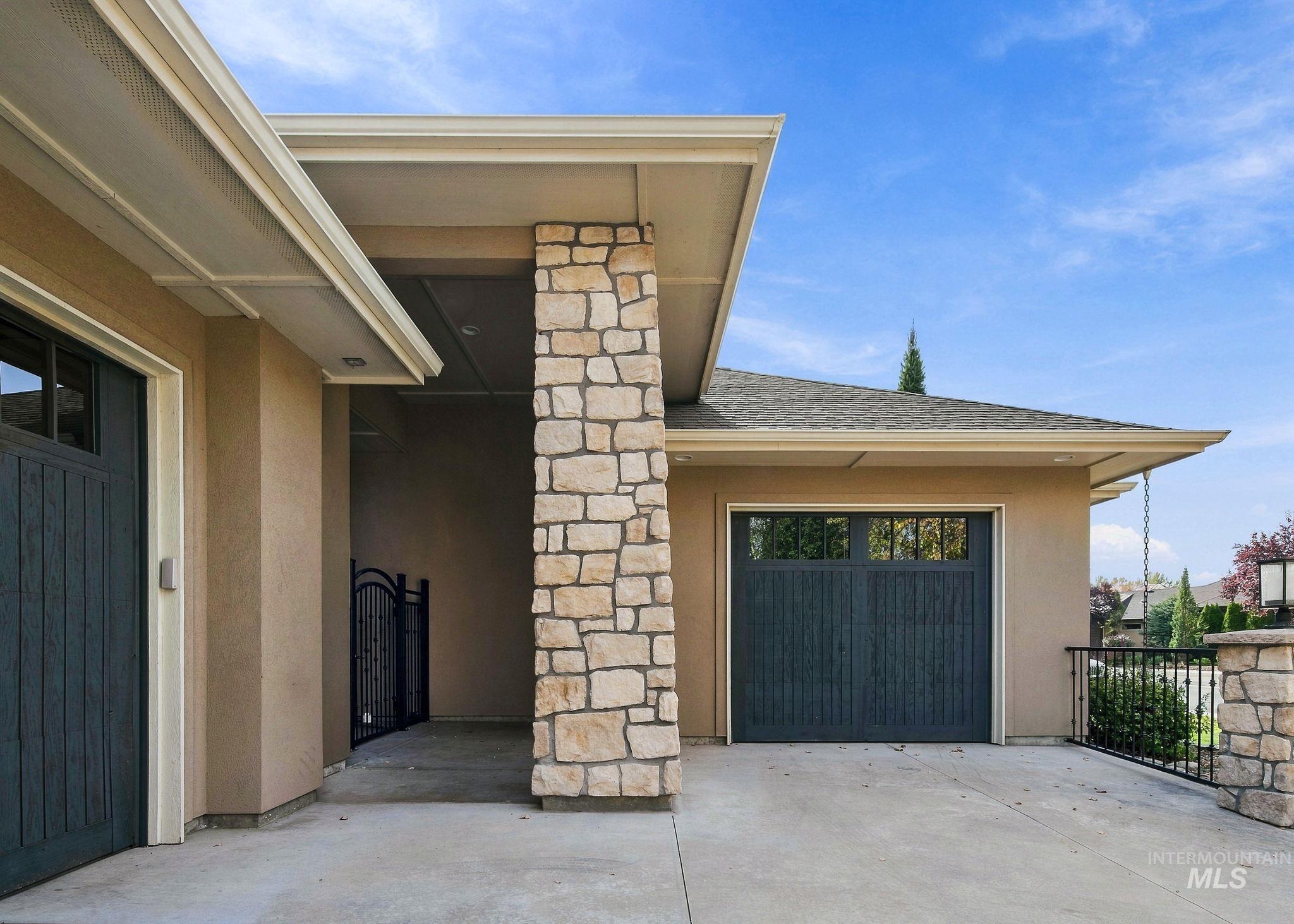 5890 N Ulmer Ln, Garden City, Idaho 83714, 3 Bedrooms, 2 Bathrooms, Residential For Sale, Price $800,000, 99004346