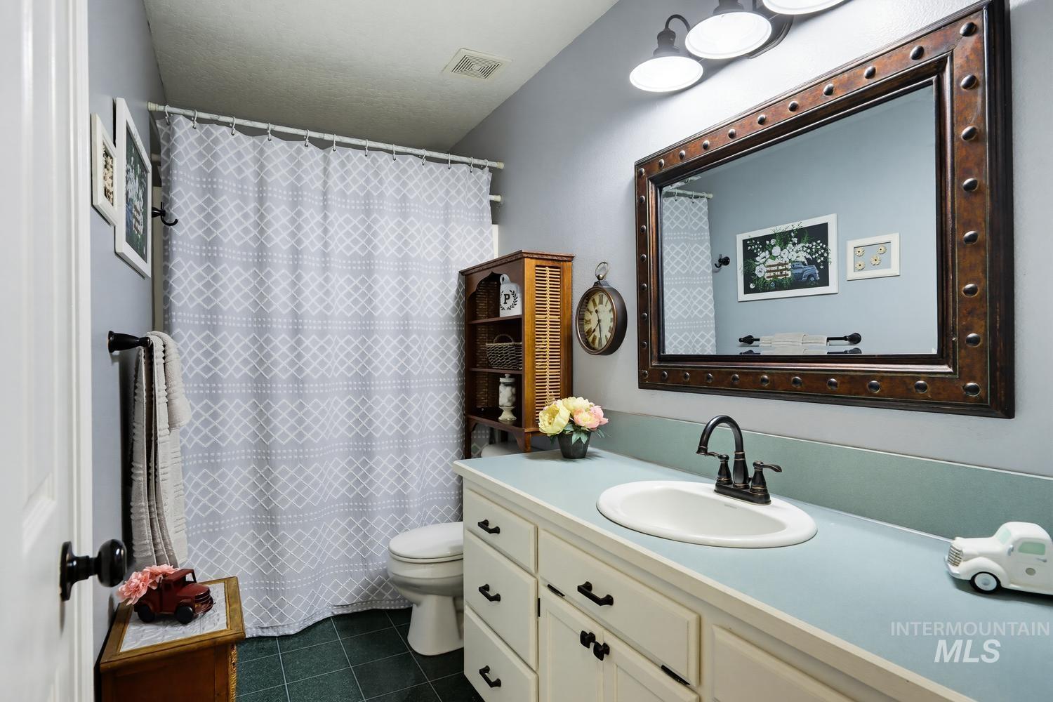 723 Roberts Ave, Nampa, Idaho 83651, 3 Bedrooms, 2 Bathrooms, Residential For Sale, Price $439,000, 99004351