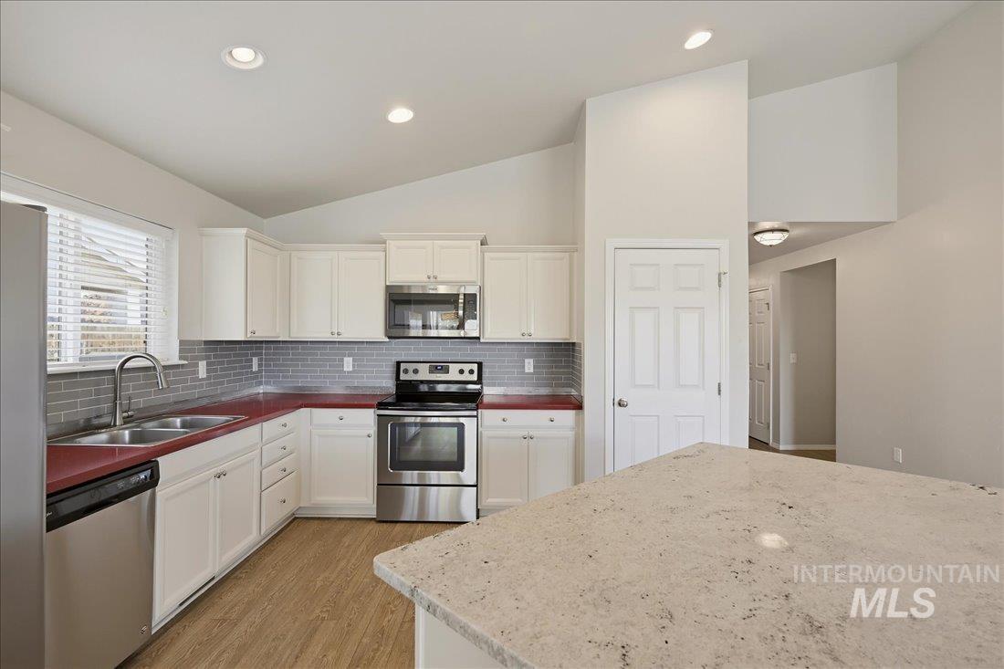 50 N Firestone Way, Nampa, Idaho 83651, 3 Bedrooms, 2 Bathrooms, Residential For Sale, Price $385,000, 99004358