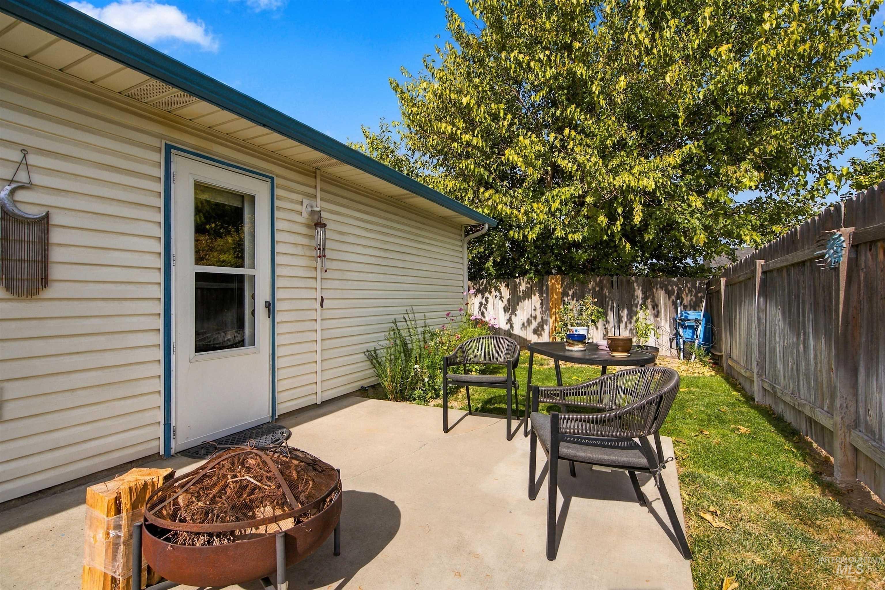 2524 Smart Street, Nampa, Idaho 83686, 3 Bedrooms, 2 Bathrooms, Residential For Sale, Price $360,000, 99004361