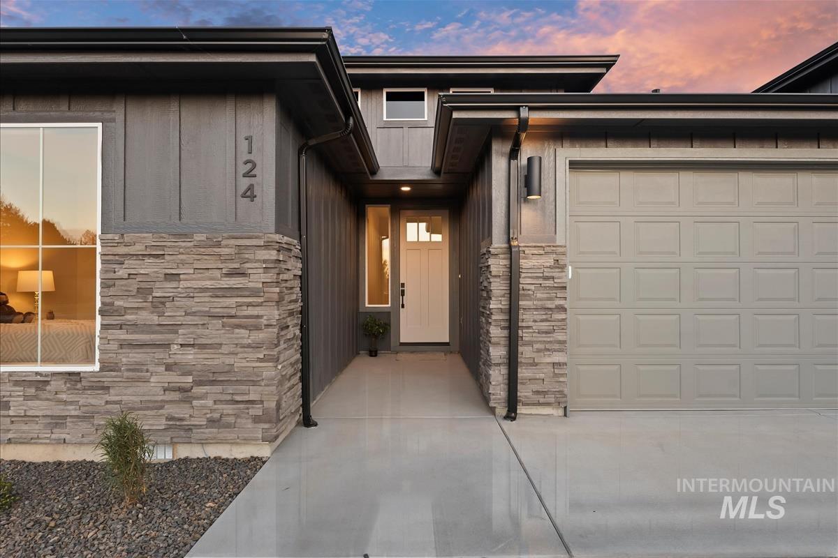 124 S Beechwood Dr, Nampa, Idaho 83686, 3 Bedrooms, 2.5 Bathrooms, Residential For Sale, Price $739,000, 99004363