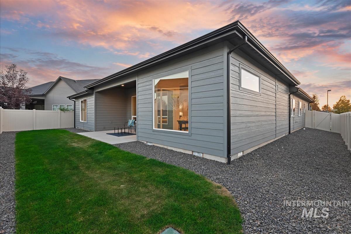 124 S Beechwood Dr, Nampa, Idaho 83686, 3 Bedrooms, 2.5 Bathrooms, Residential For Sale, Price $739,000, 99004363