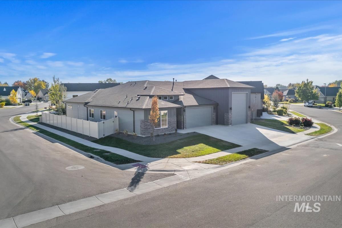 124 S Beechwood Dr, Nampa, Idaho 83686, 3 Bedrooms, 2.5 Bathrooms, Residential For Sale, Price $739,000, 99004363