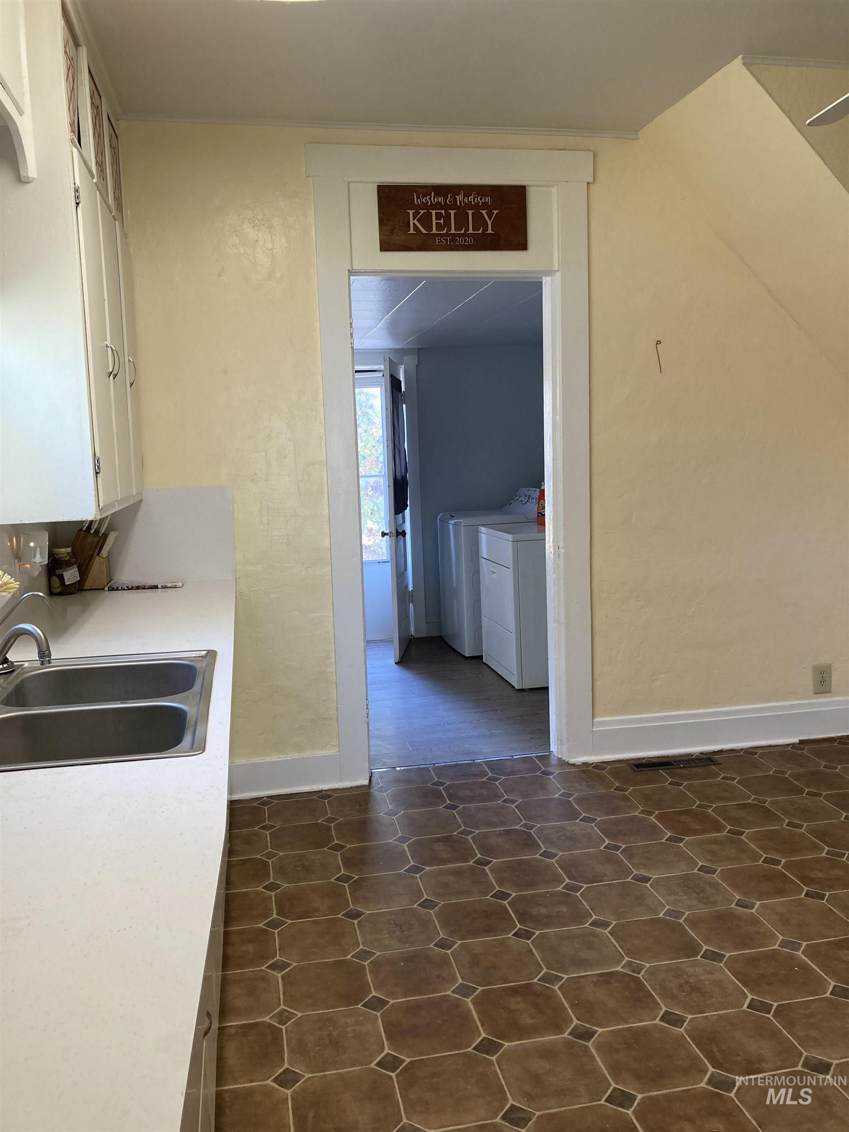 2213 County Rd E., Filer, Idaho 83328, 2 Bedrooms, 1 Bathroom, Residential For Sale, Price $290,000, 99004366