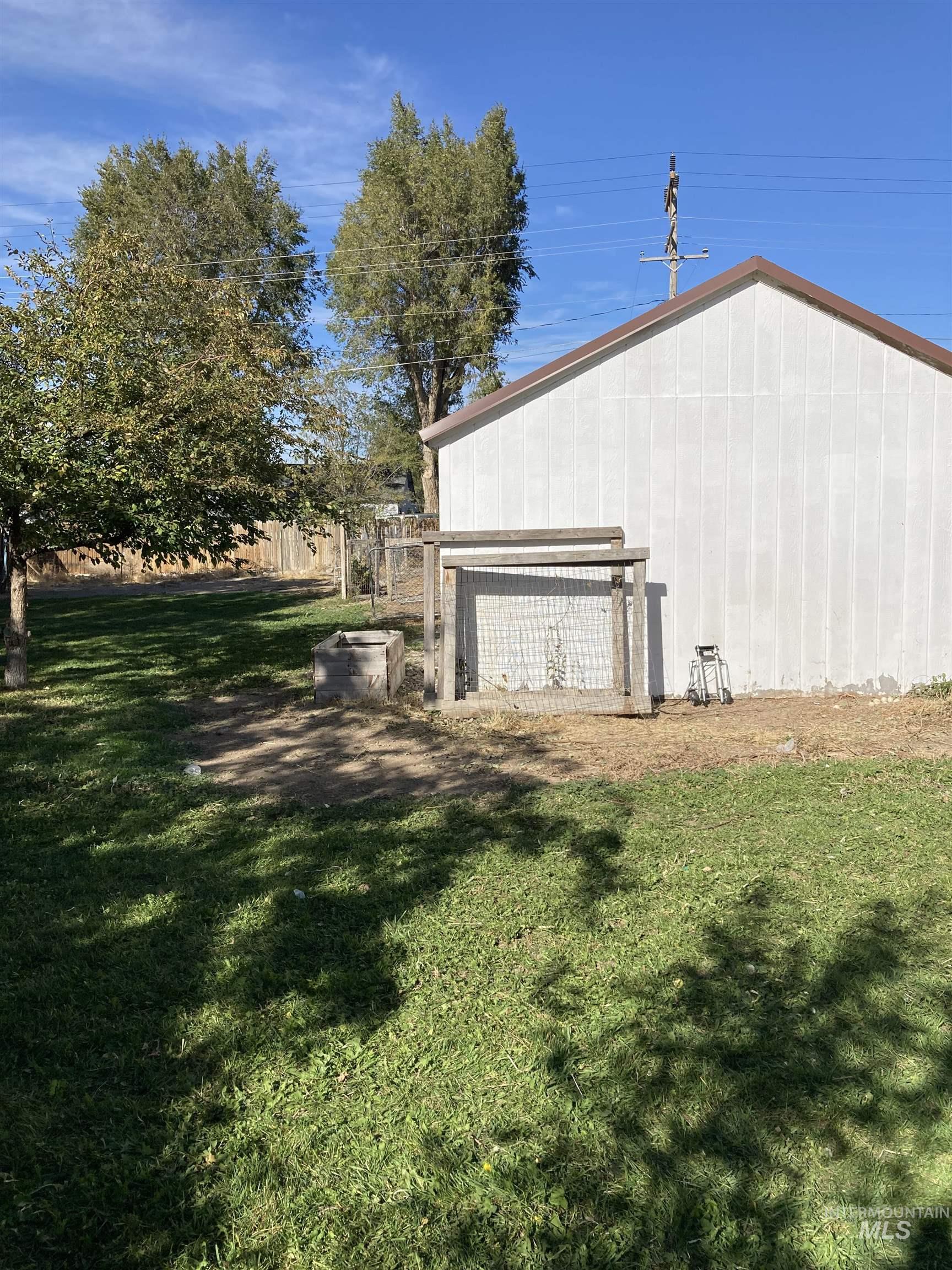 2213 County Rd E., Filer, Idaho 83328, 2 Bedrooms, 1 Bathroom, Residential For Sale, Price $290,000, 99004366