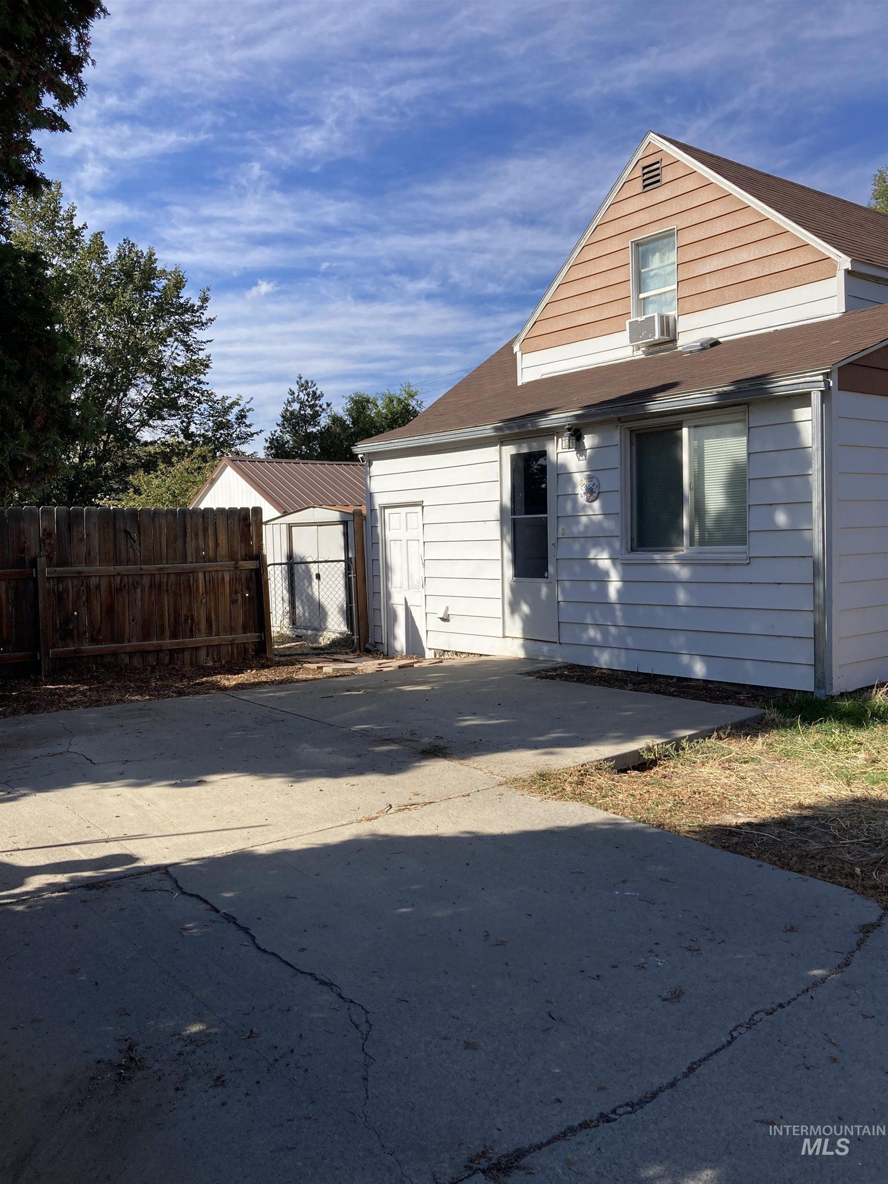 2213 County Rd E., Filer, Idaho 83328, 2 Bedrooms, 1 Bathroom, Residential For Sale, Price $290,000, 99004366