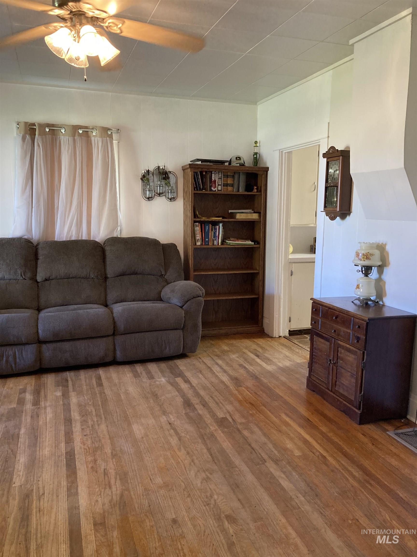 2213 County Rd E., Filer, Idaho 83328, 2 Bedrooms, 1 Bathroom, Residential For Sale, Price $290,000, 99004366