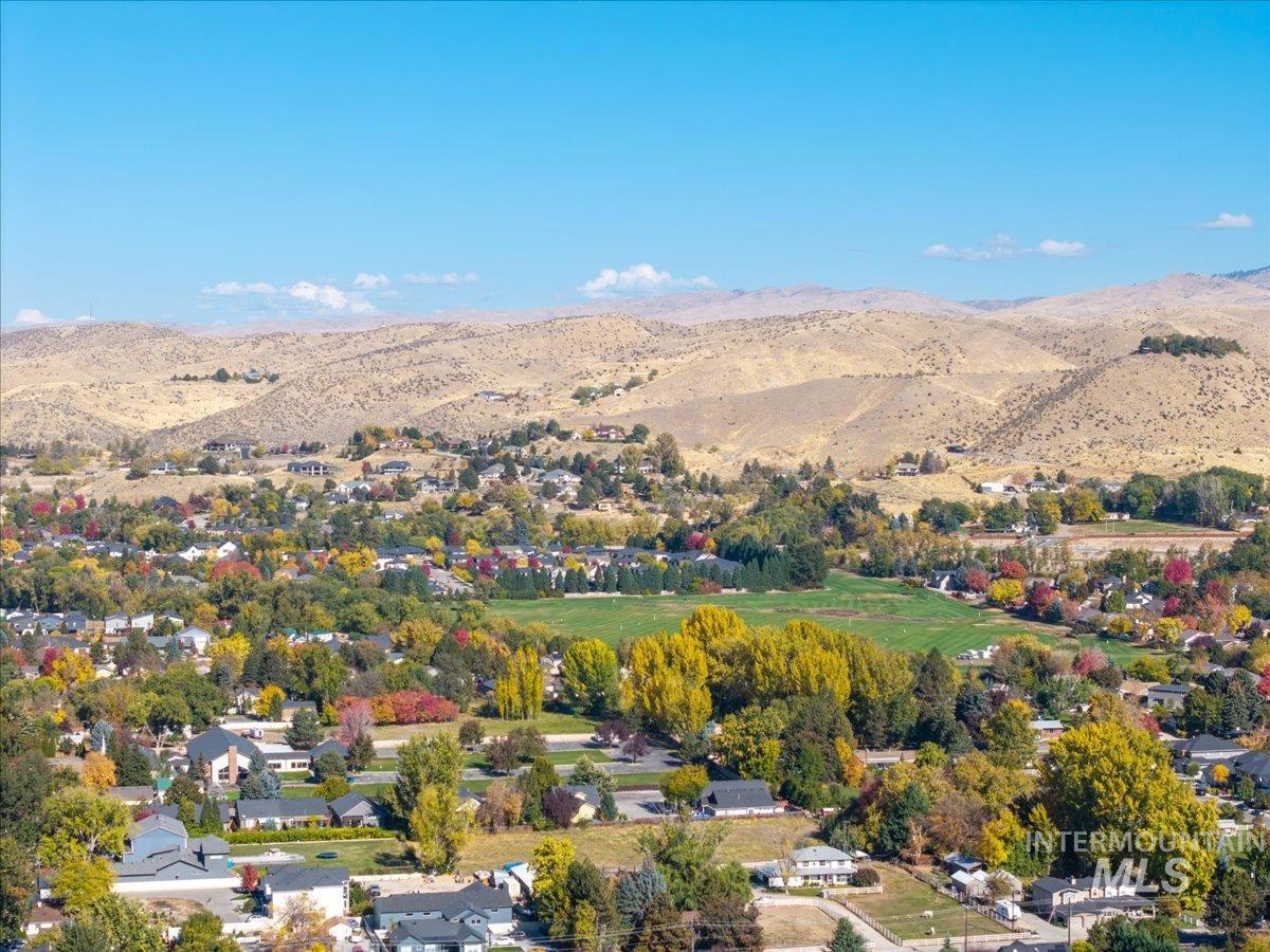 6317 W Lucky Lane, Boise, Idaho 83703, 3 Bedrooms, 2.5 Bathrooms, Residential For Sale, Price $499,900,MLS 99004373