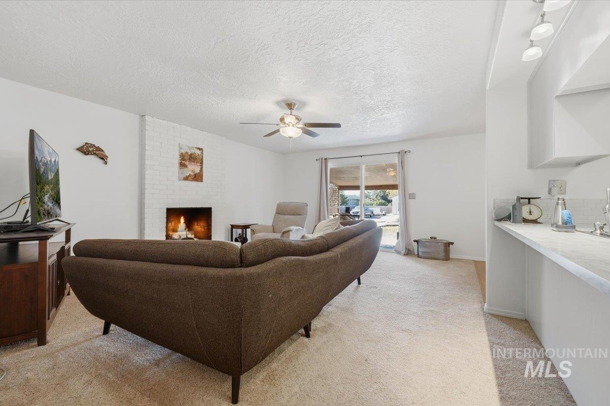 555 S Tinker St, Boise, Idaho 83709, 3 Bedrooms, 2 Bathrooms, Residential For Sale, Price $647,000, 99004374