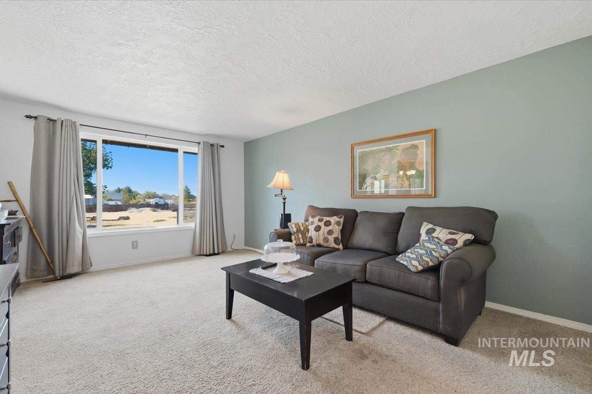 555 S Tinker St, Boise, Idaho 83709, 3 Bedrooms, 2 Bathrooms, Residential For Sale, Price $647,000, 99004374
