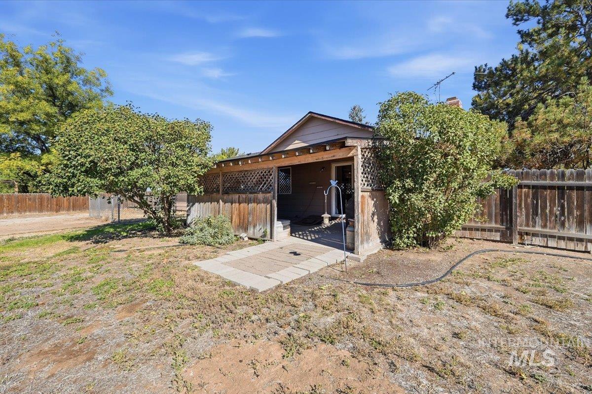 555 S Tinker St, Boise, Idaho 83709, 3 Bedrooms, 2 Bathrooms, Residential For Sale, Price $647,000, 99004374