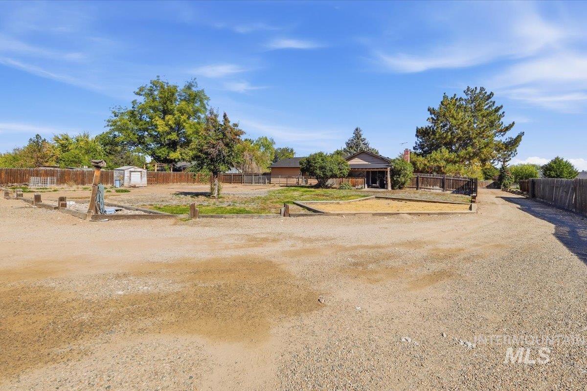 555 S Tinker St, Boise, Idaho 83709, 3 Bedrooms, 2 Bathrooms, Residential For Sale, Price $647,000, 99004374