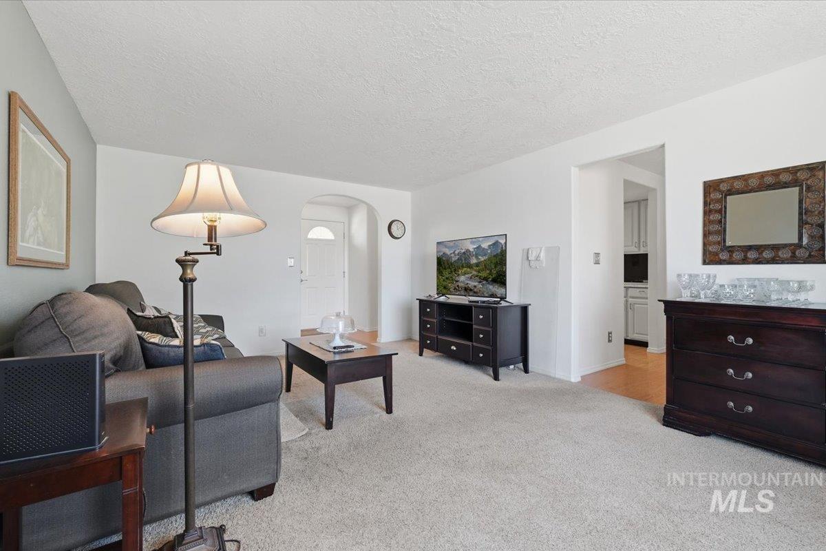555 S Tinker St, Boise, Idaho 83709, 3 Bedrooms, 2 Bathrooms, Residential For Sale, Price $647,000, 99004374