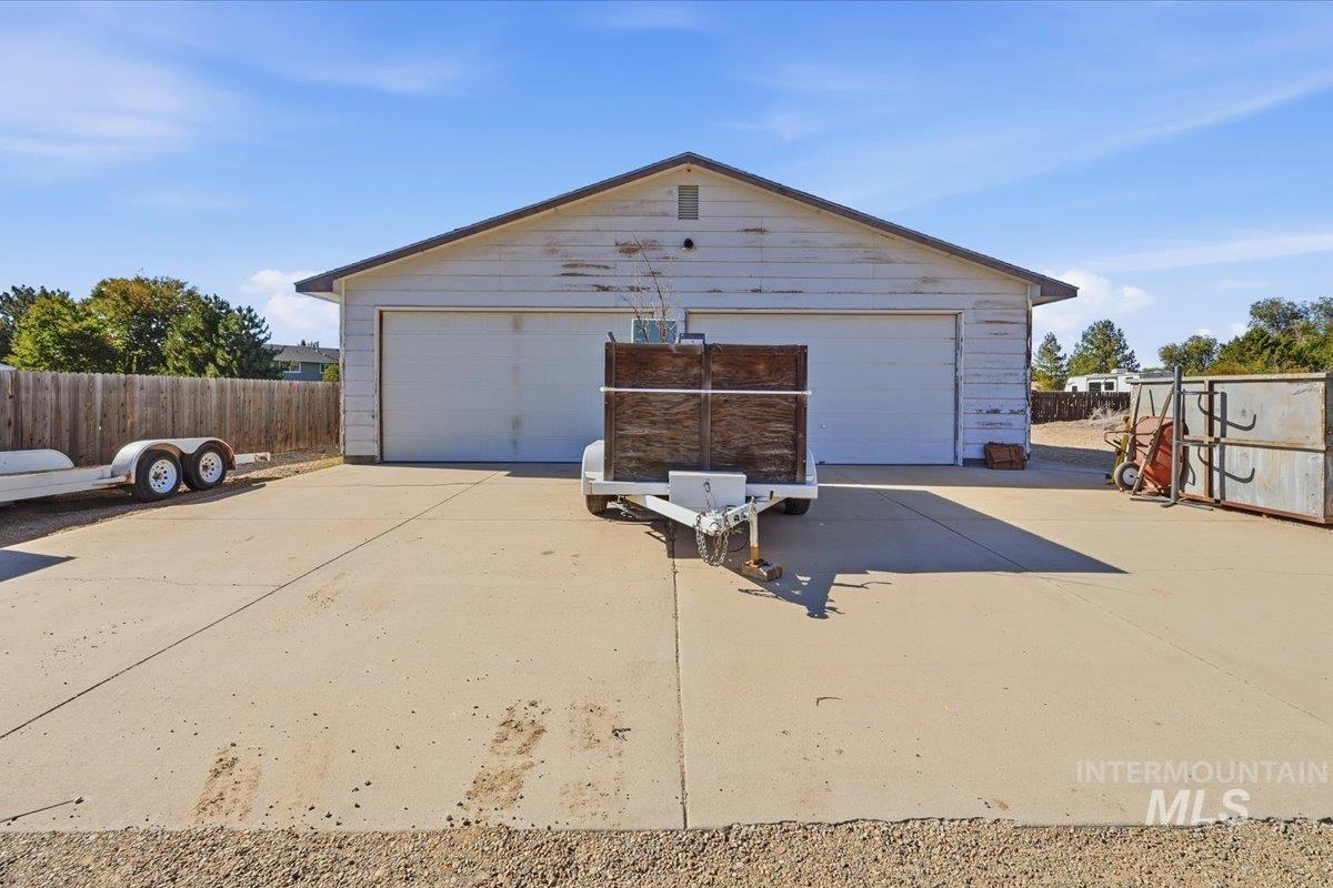 555 S Tinker St, Boise, Idaho 83709, 3 Bedrooms, 2 Bathrooms, Residential For Sale, Price $647,000, 99004374