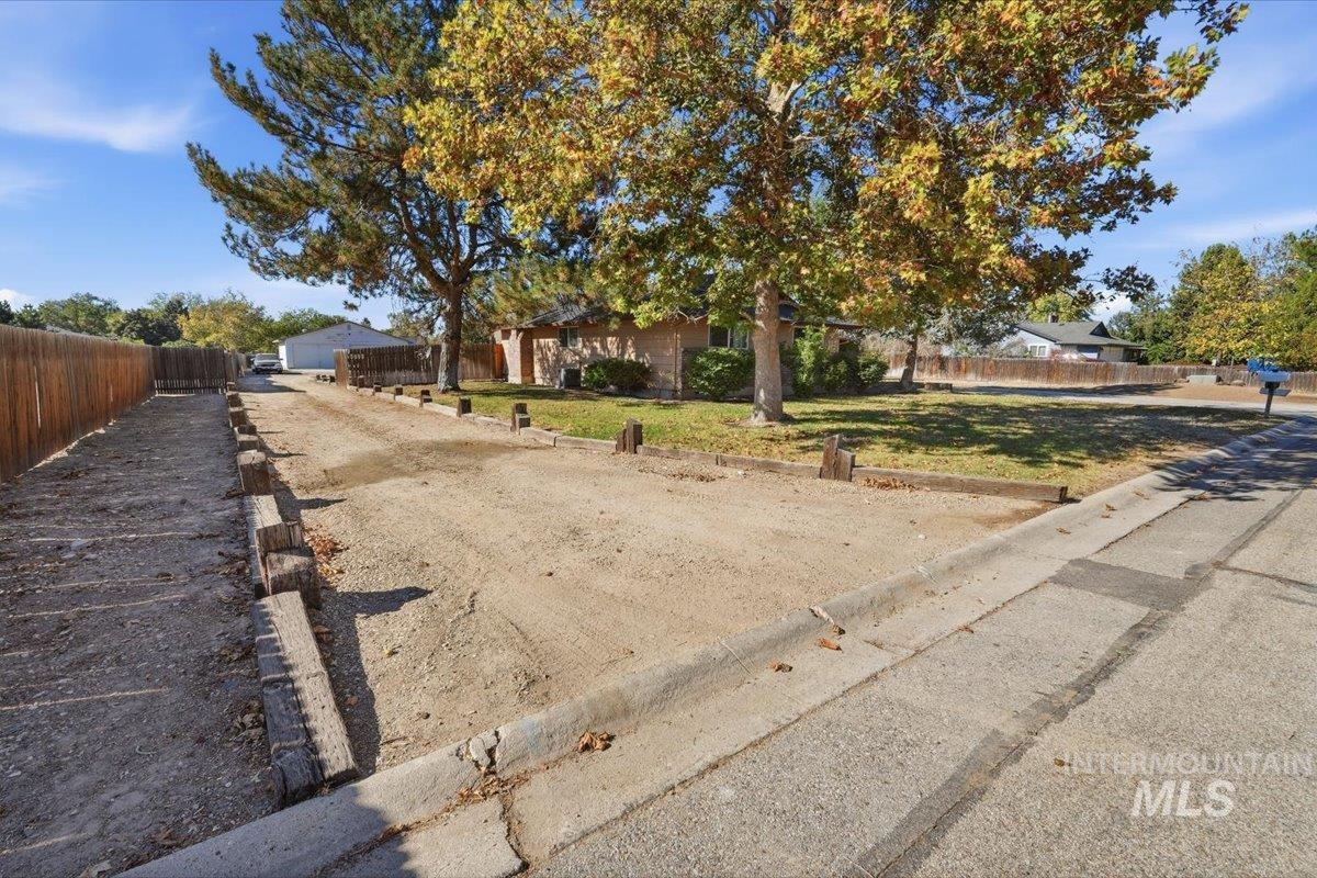 555 S Tinker St, Boise, Idaho 83709, 3 Bedrooms, 2 Bathrooms, Residential For Sale, Price $647,000, 99004374