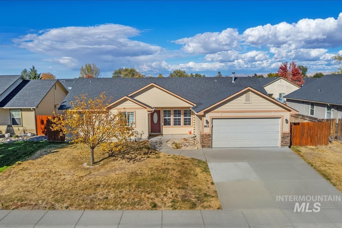 962 W 4th N, Mountain Home, Idaho 83647, 3 Bedrooms, 2 Bathrooms, Residential For Sale, Price $345,000, 99004377