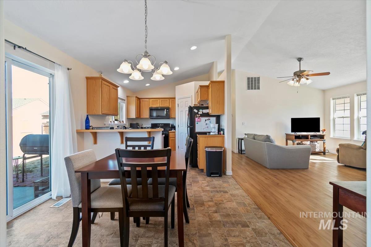 962 W 4th N, Mountain Home, Idaho 83647, 3 Bedrooms, 2 Bathrooms, Residential For Sale, Price $345,000, 99004377