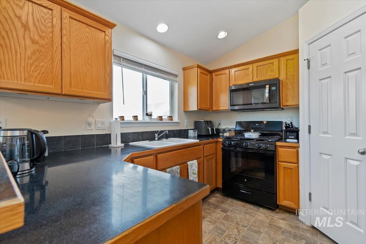 962 W 4th N, Mountain Home, Idaho 83647, 3 Bedrooms, 2 Bathrooms, Residential For Sale, Price $345,000, 99004377